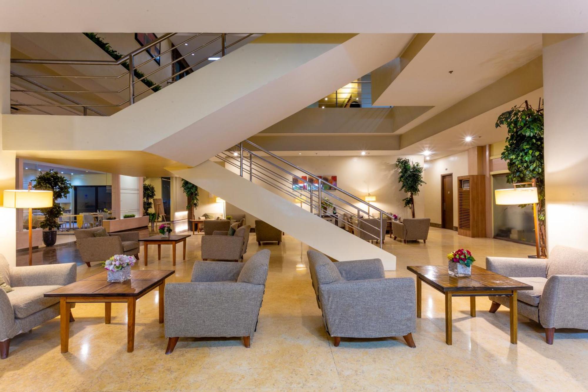 La Breza Hotel Quezon City Exteriör bild