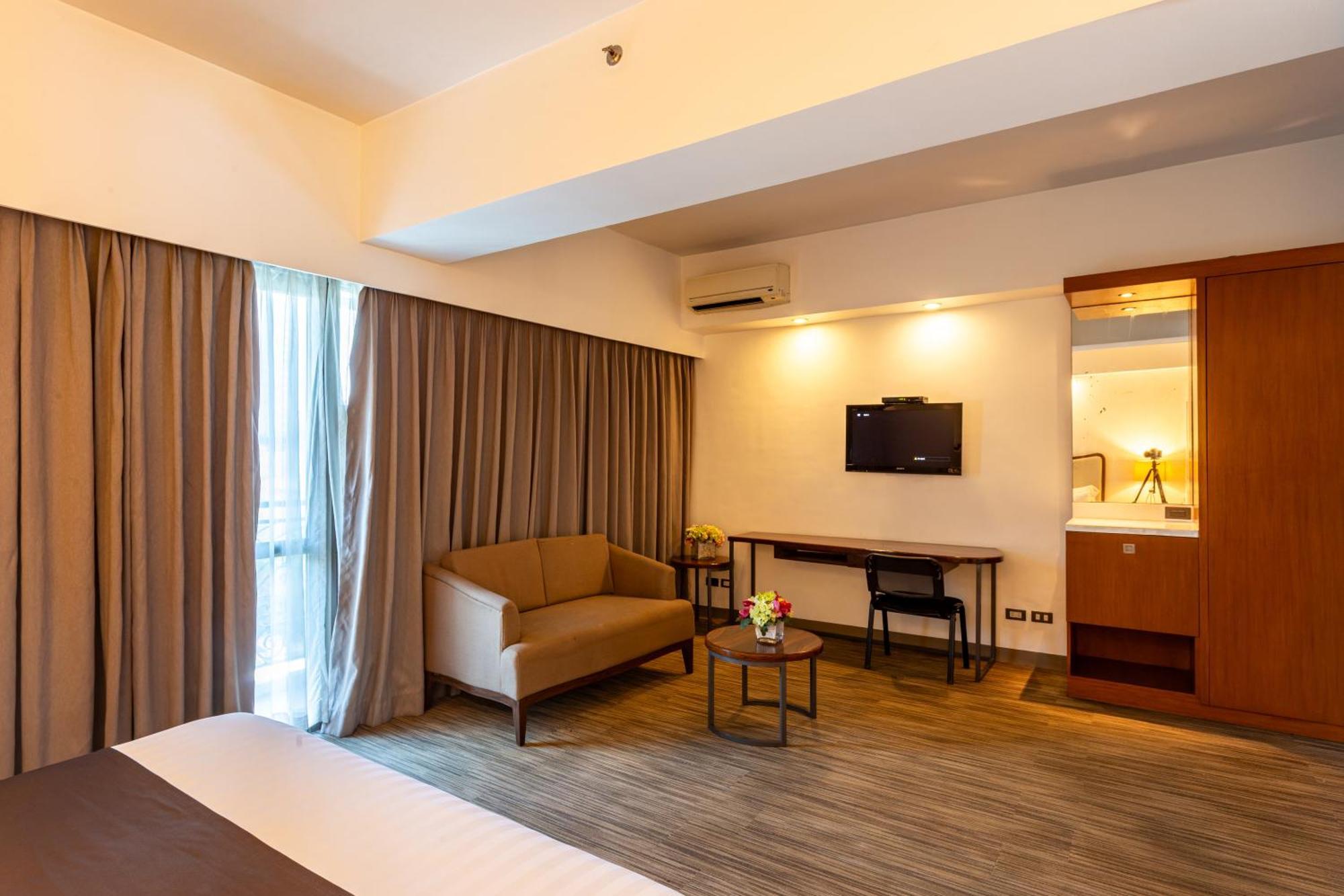 La Breza Hotel Quezon City Exteriör bild