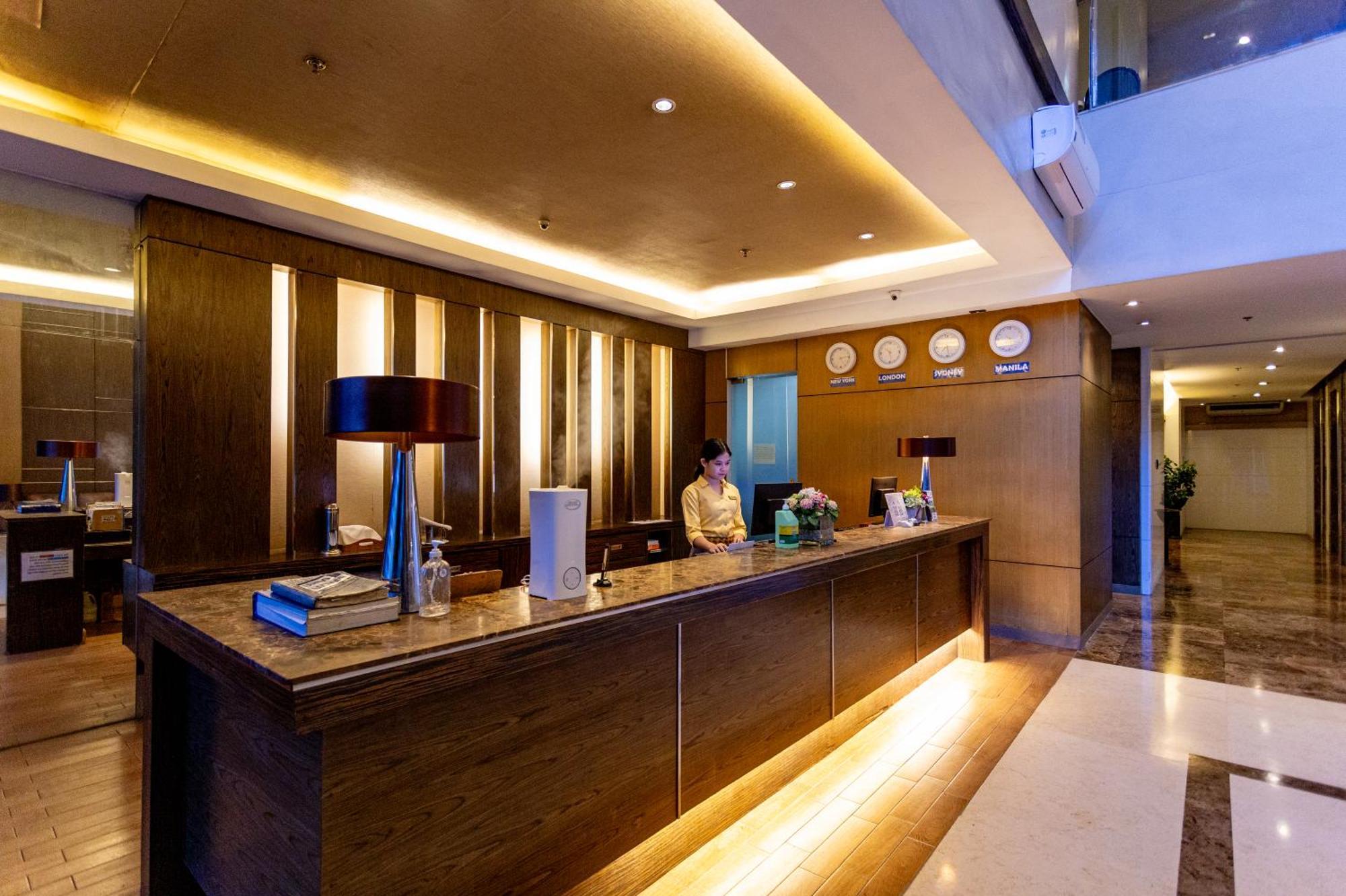 La Breza Hotel Quezon City Exteriör bild
