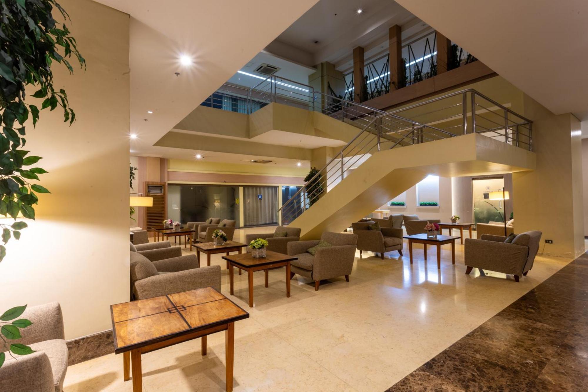 La Breza Hotel Quezon City Exteriör bild