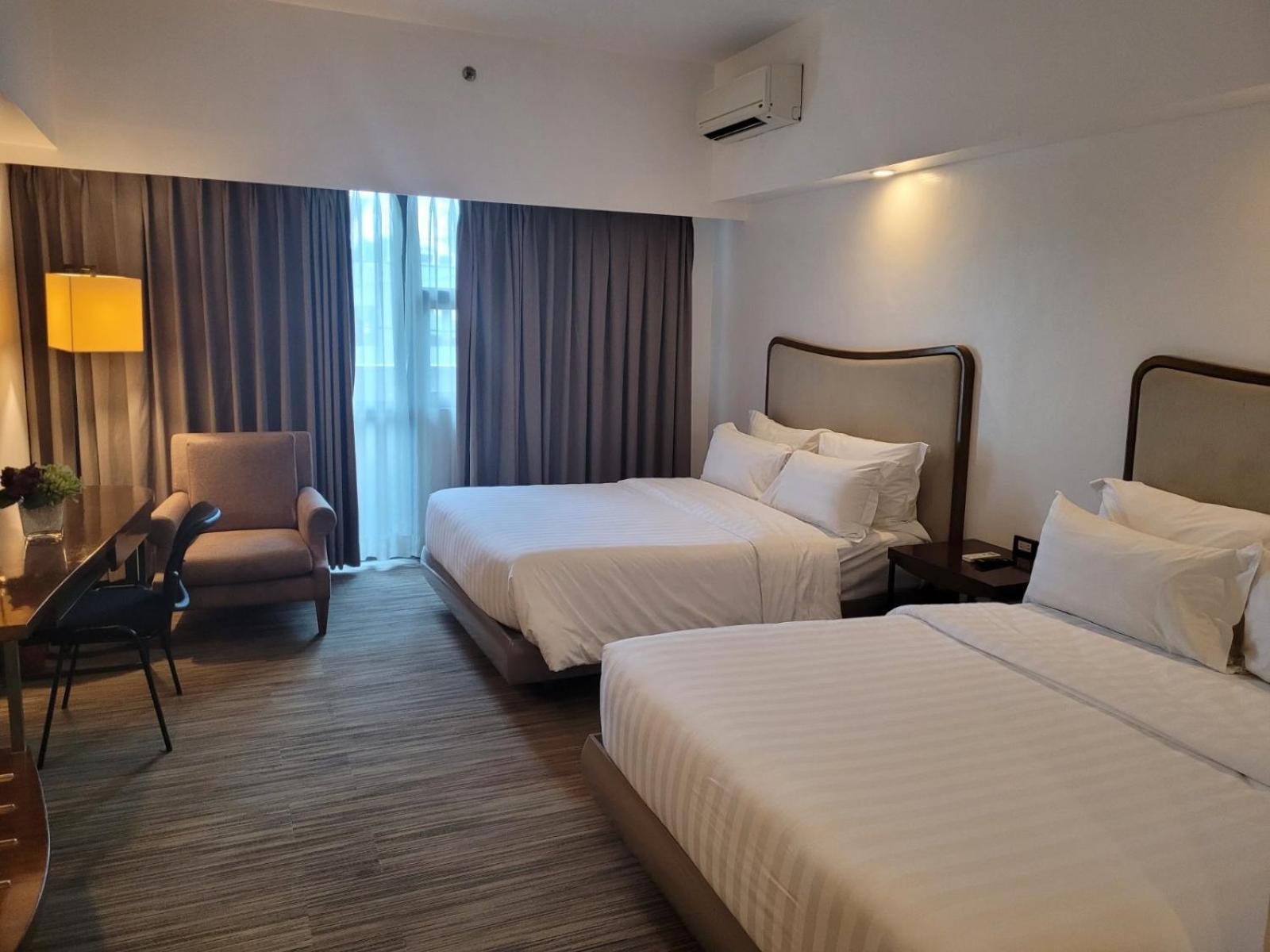 La Breza Hotel Quezon City Exteriör bild