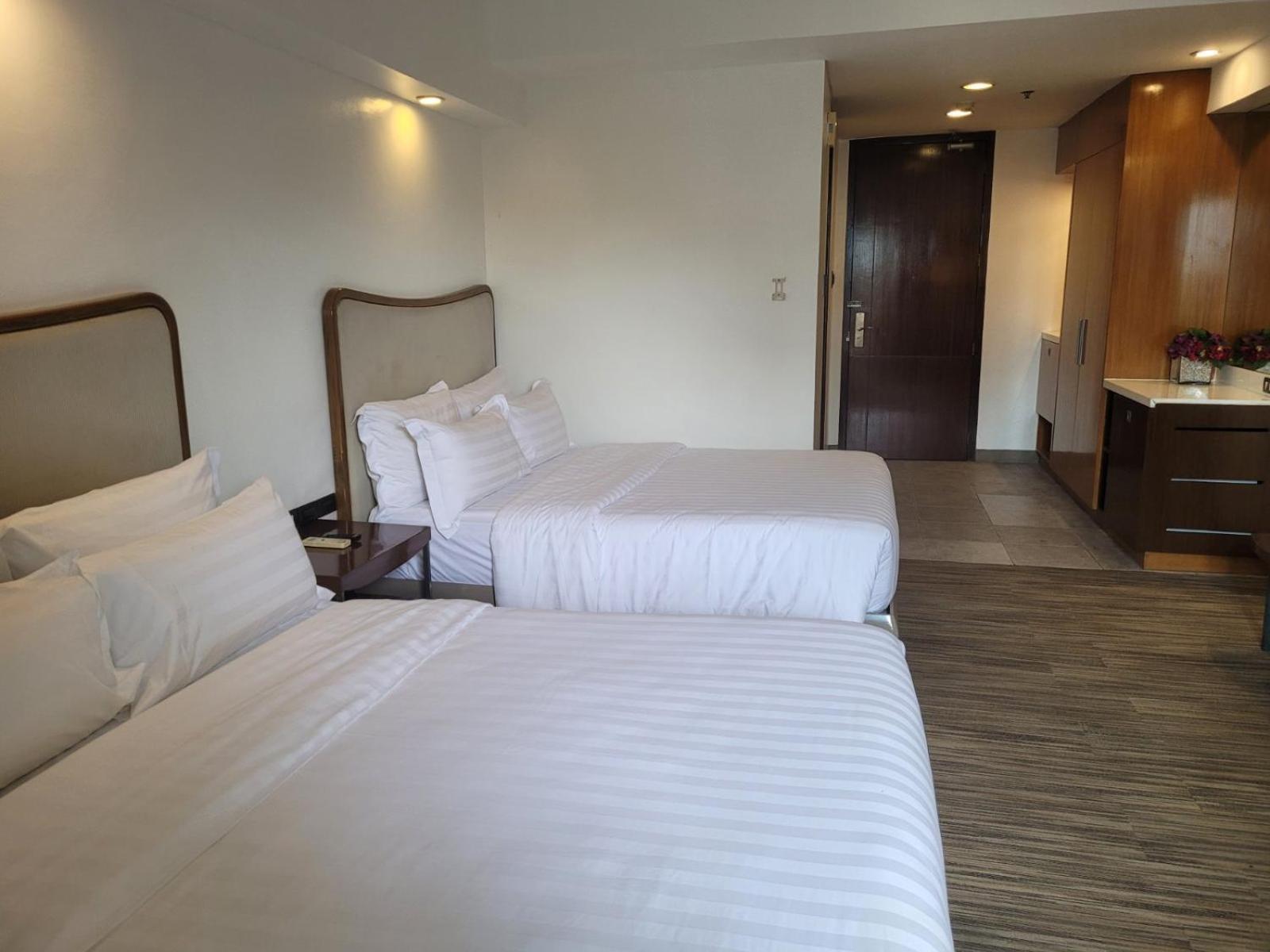 La Breza Hotel Quezon City Exteriör bild