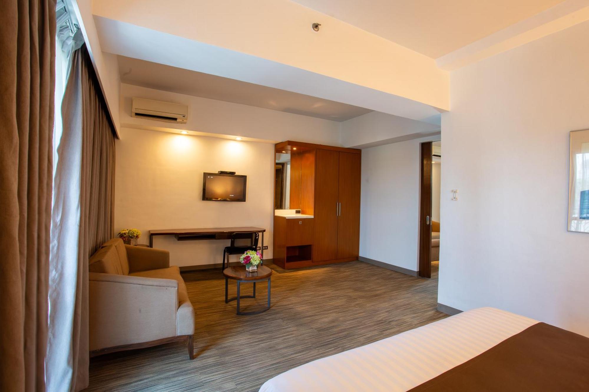 La Breza Hotel Quezon City Exteriör bild