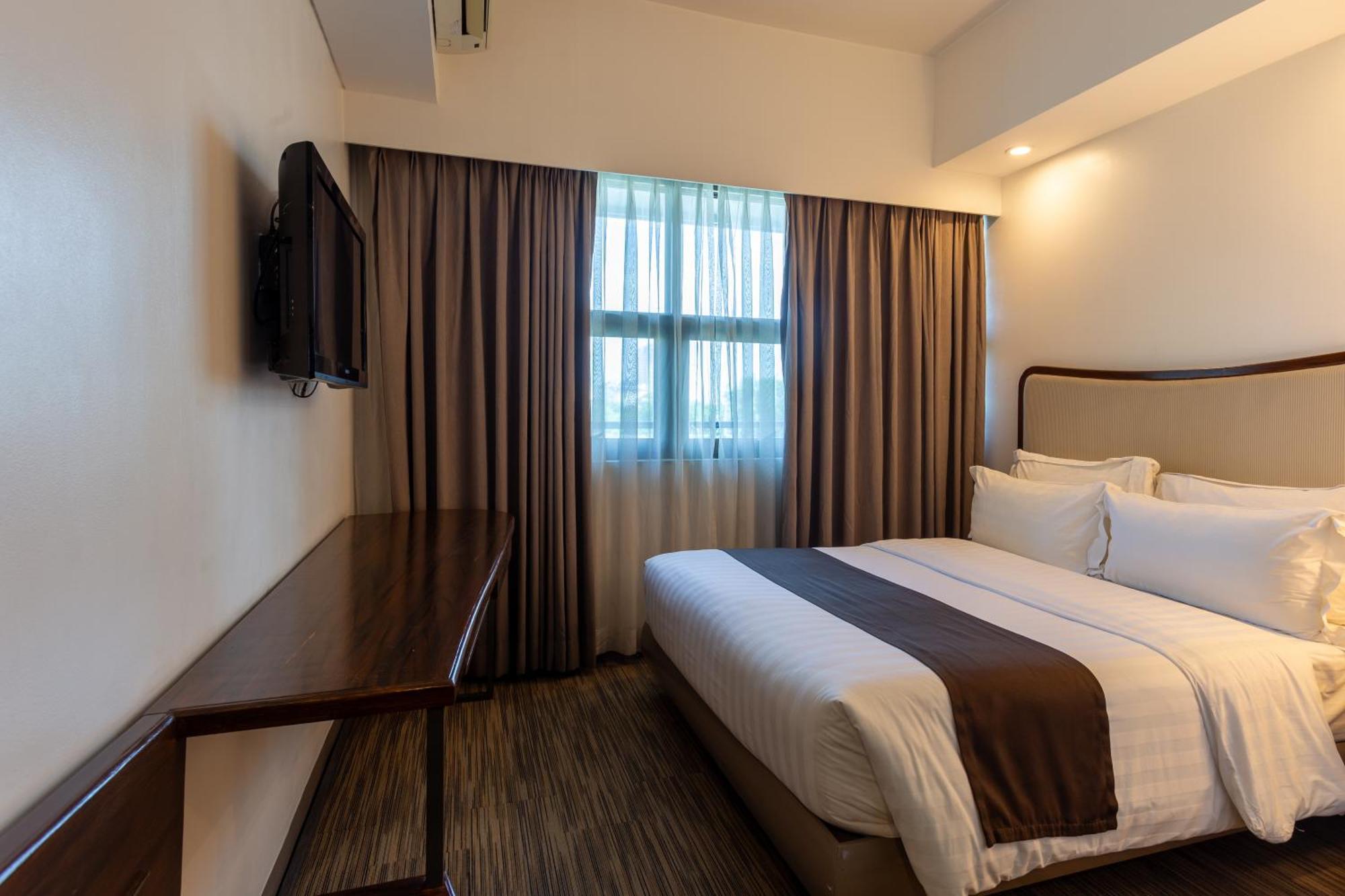 La Breza Hotel Quezon City Exteriör bild