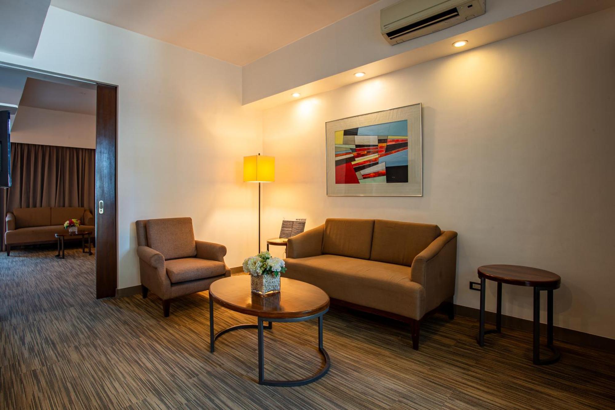 La Breza Hotel Quezon City Exteriör bild