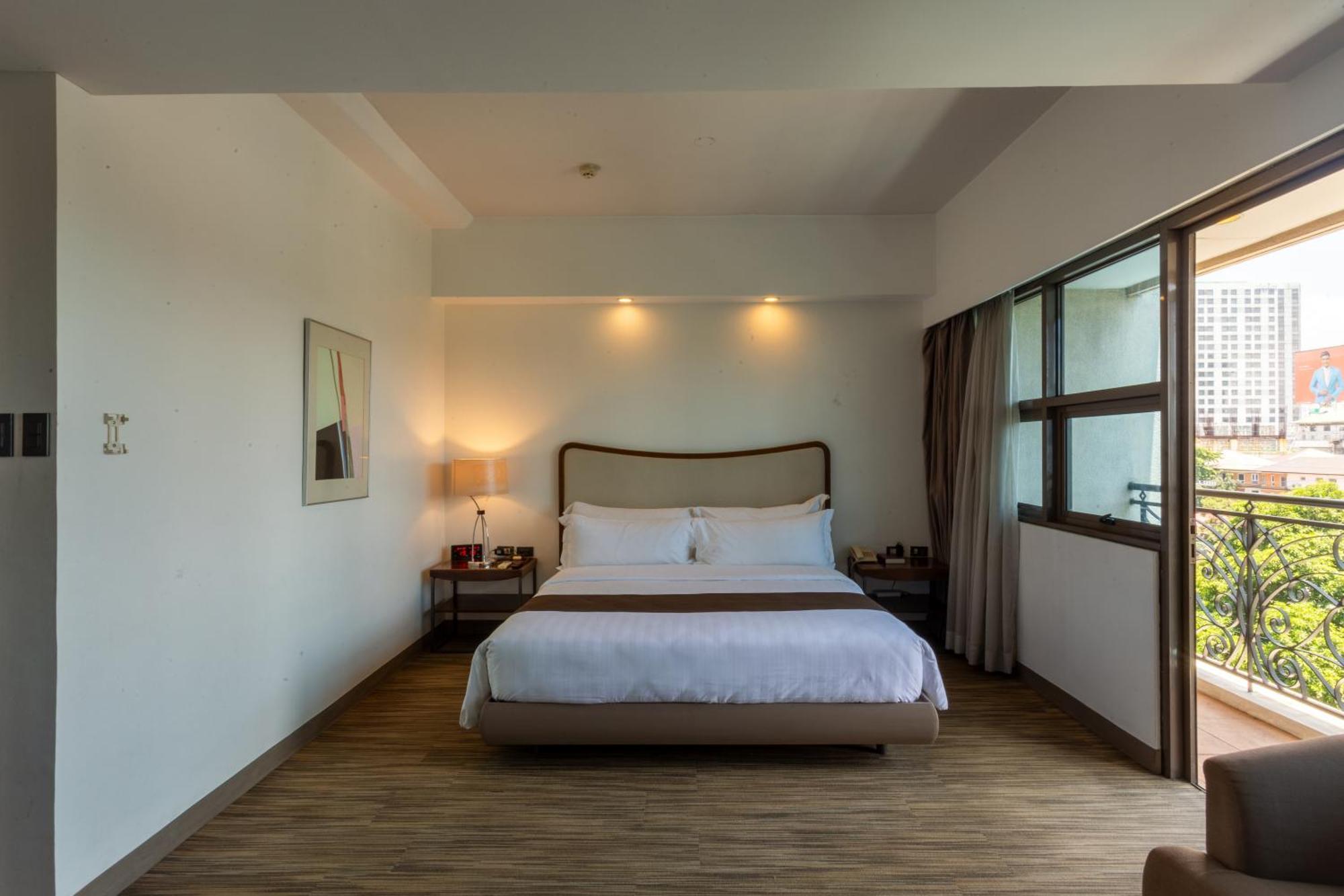 La Breza Hotel Quezon City Exteriör bild