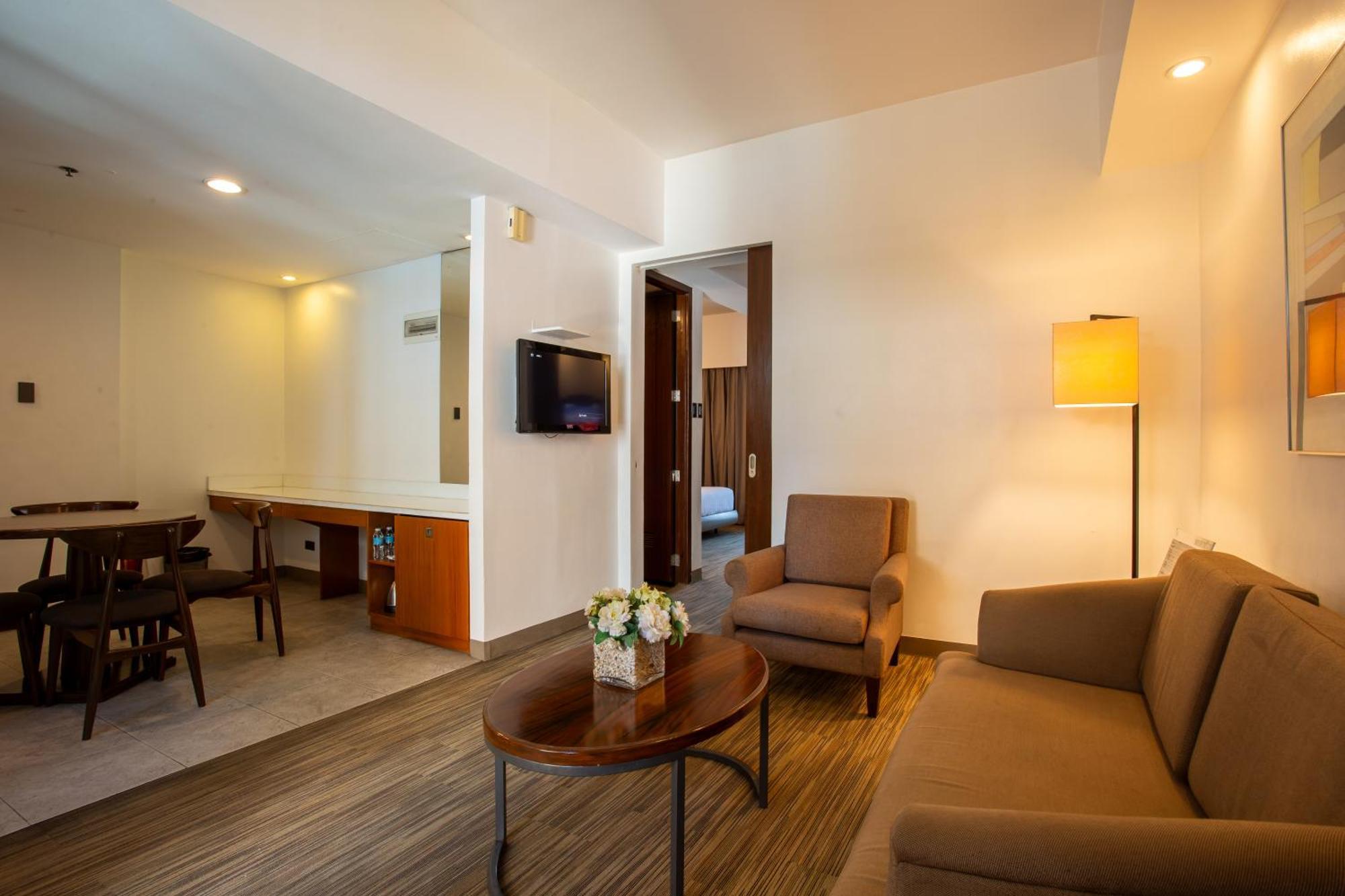 La Breza Hotel Quezon City Exteriör bild